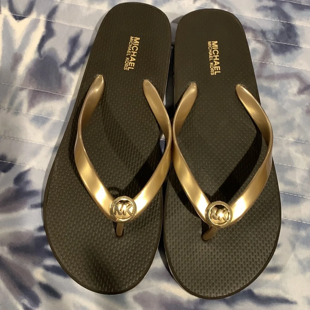 Michael Kors Platform Flip Flops MK logo, never worn, new - Picture 2 of 6